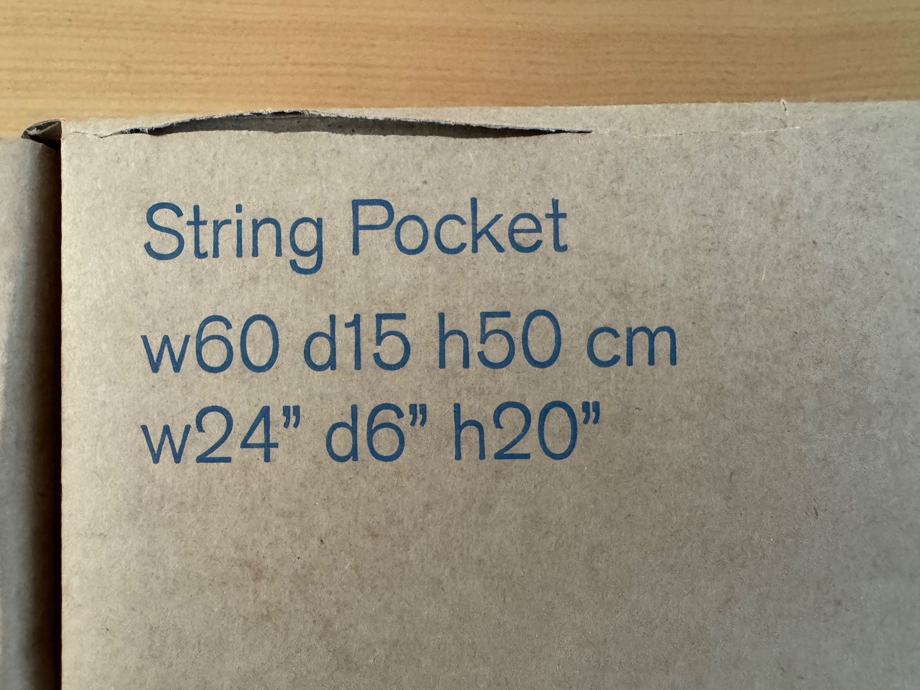 String Scaffali: Neues String Pocket Regal, Nussbaum/Schwarz – Nuovo e nell'imballaggio originale da Zürich venduto da Urania08 2