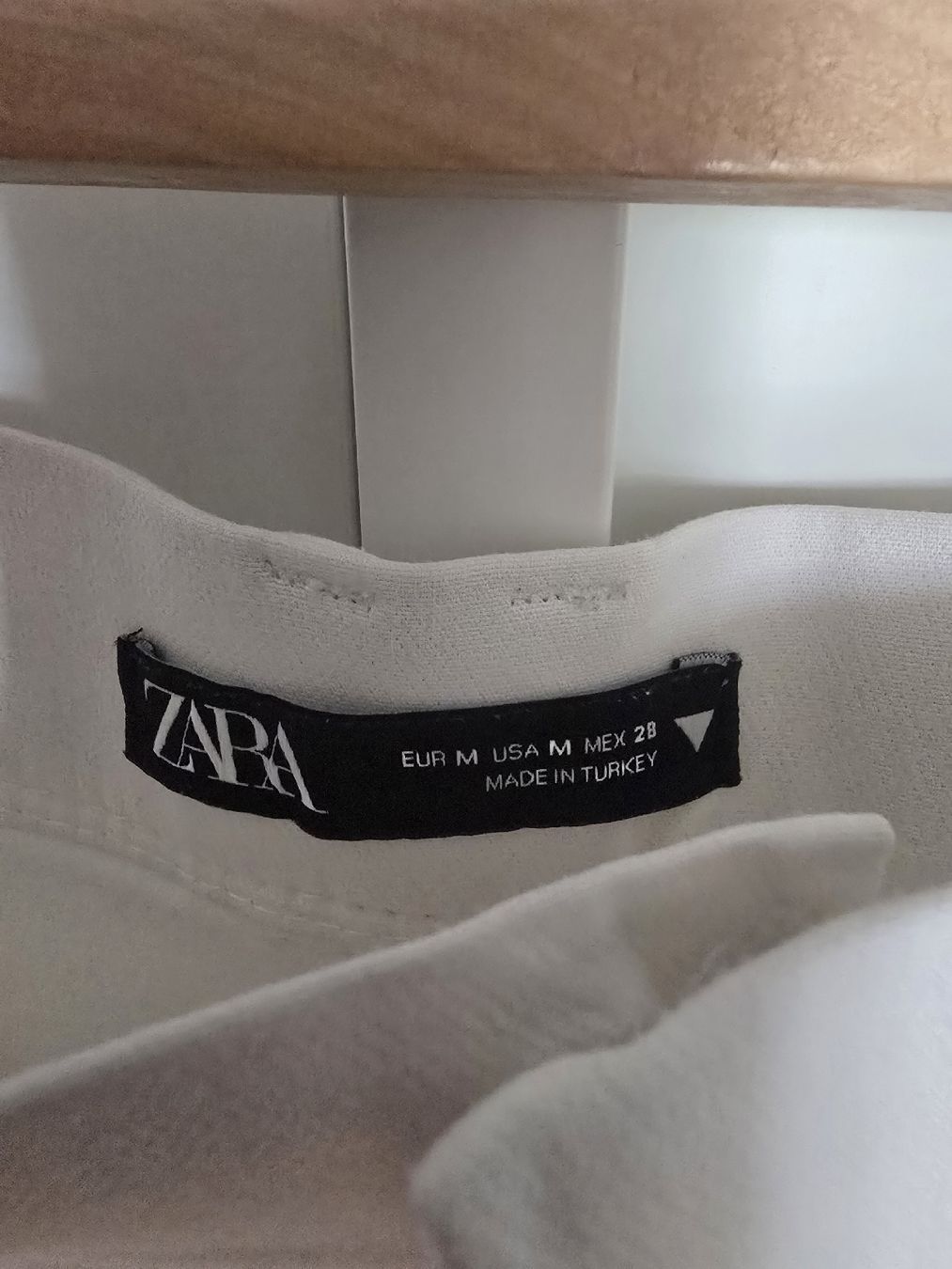 Zara Hosen: Weisse Hose Zara Gr. M – Gebraucht aus Thalwil von Nikkita2 2