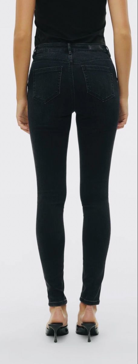Vero Moda Jeans: Vero Moda Jeans  – Nuovo (secondo la descrizione) da Nottwil venduto da CandyCaty 5