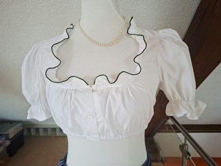 Dirndlbluse Franz -Josef weiss Gr.34 mit Rüschen und grün