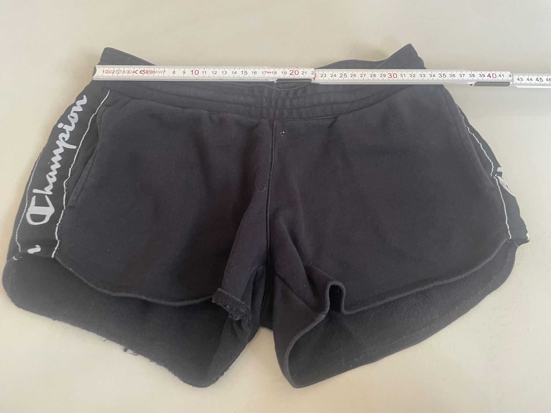 Champion Pantaloni: Champion Shorts – Usato da Minusio venduto da Pink222 1