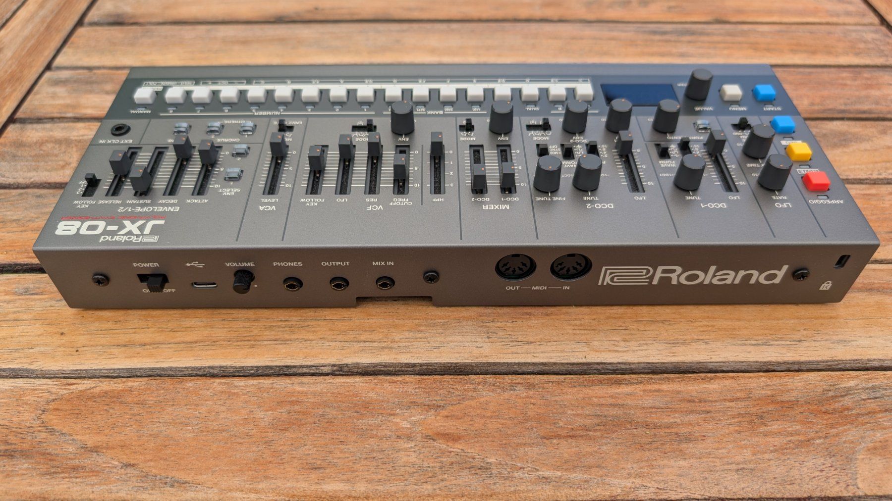 Roland Strumenti musicali: Roland Boutique - JX08 – Usato da Valeyres-Rances venduto da Kobol 3