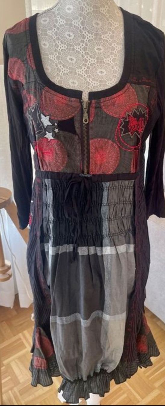 Desigual Vestiti: Neuwertiges Kleid von Desigual Designer – Nuovo (secondo la descrizione) da Grenchen venduto da Smartflitzer