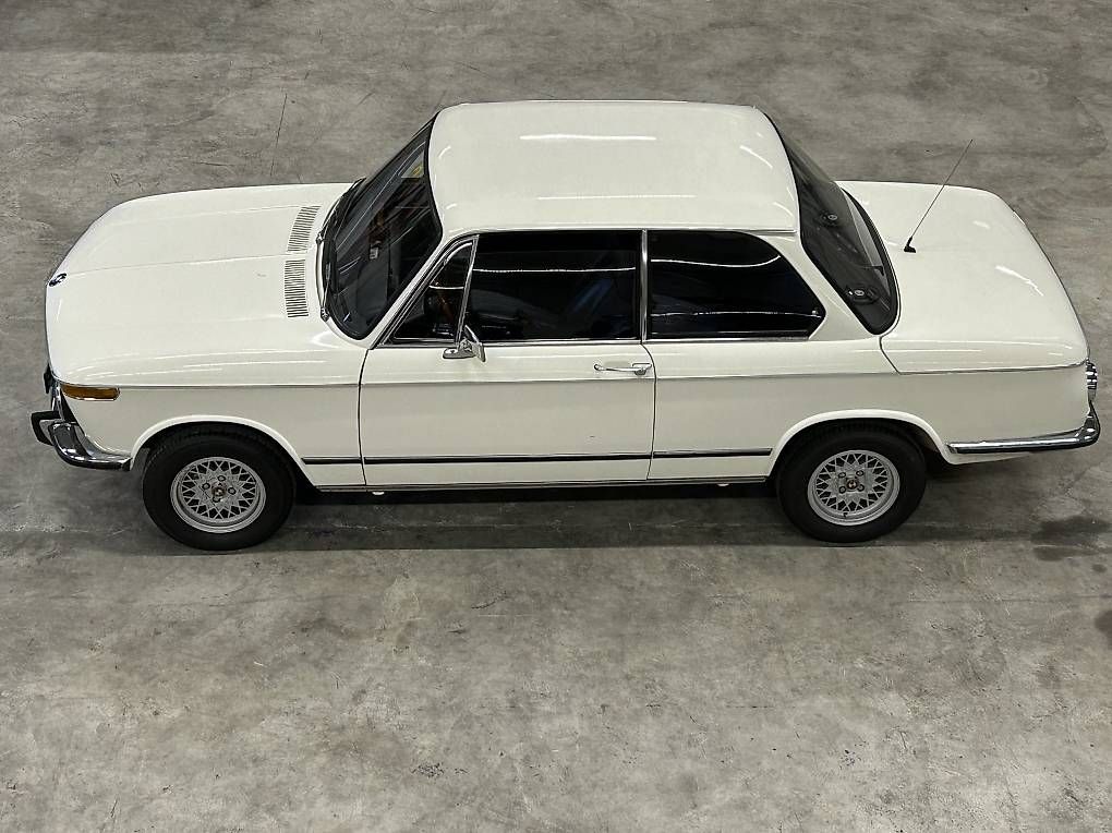 Autos: BMW 2002 E10 Automatik mit runden Heckleuchten – D'occasion à Alpnach Dorf par inf_56t7 2