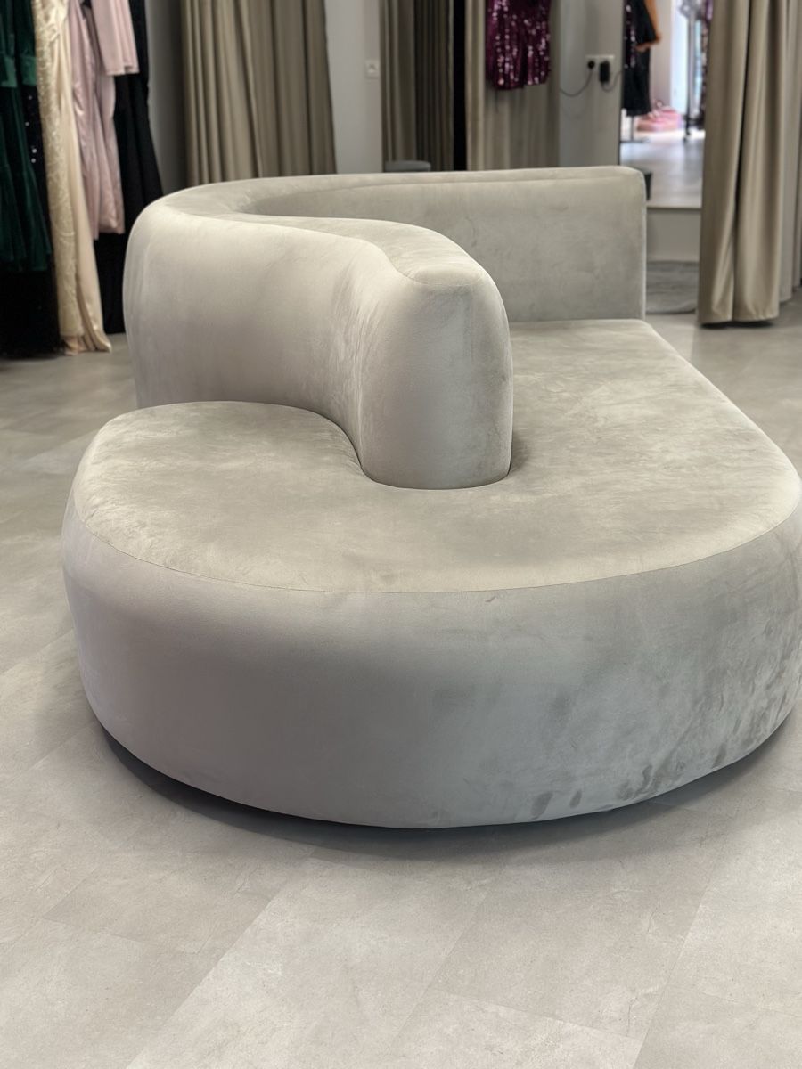 Divani: Einzigartiges Designer-Sofa aus Samt – hellgrau – Usato da Mörschwil venduto da i.schaepper 3