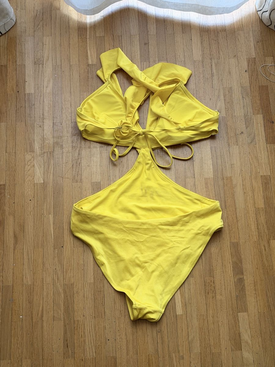 H&M Costumi da bagno & Bikini: Maillot de bain jaune une pièce  – Nuovo (secondo la descrizione) da Le Lignon venduto da Ana2831 1