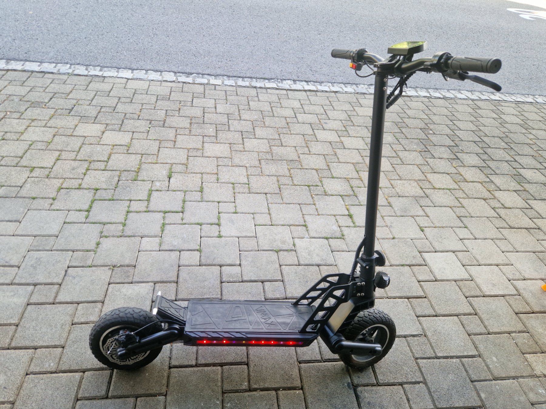Scooter: E-SCOOTER Vmax R40 E Scooter 1000 Watt – Usato da Balgach venduto da Samki595