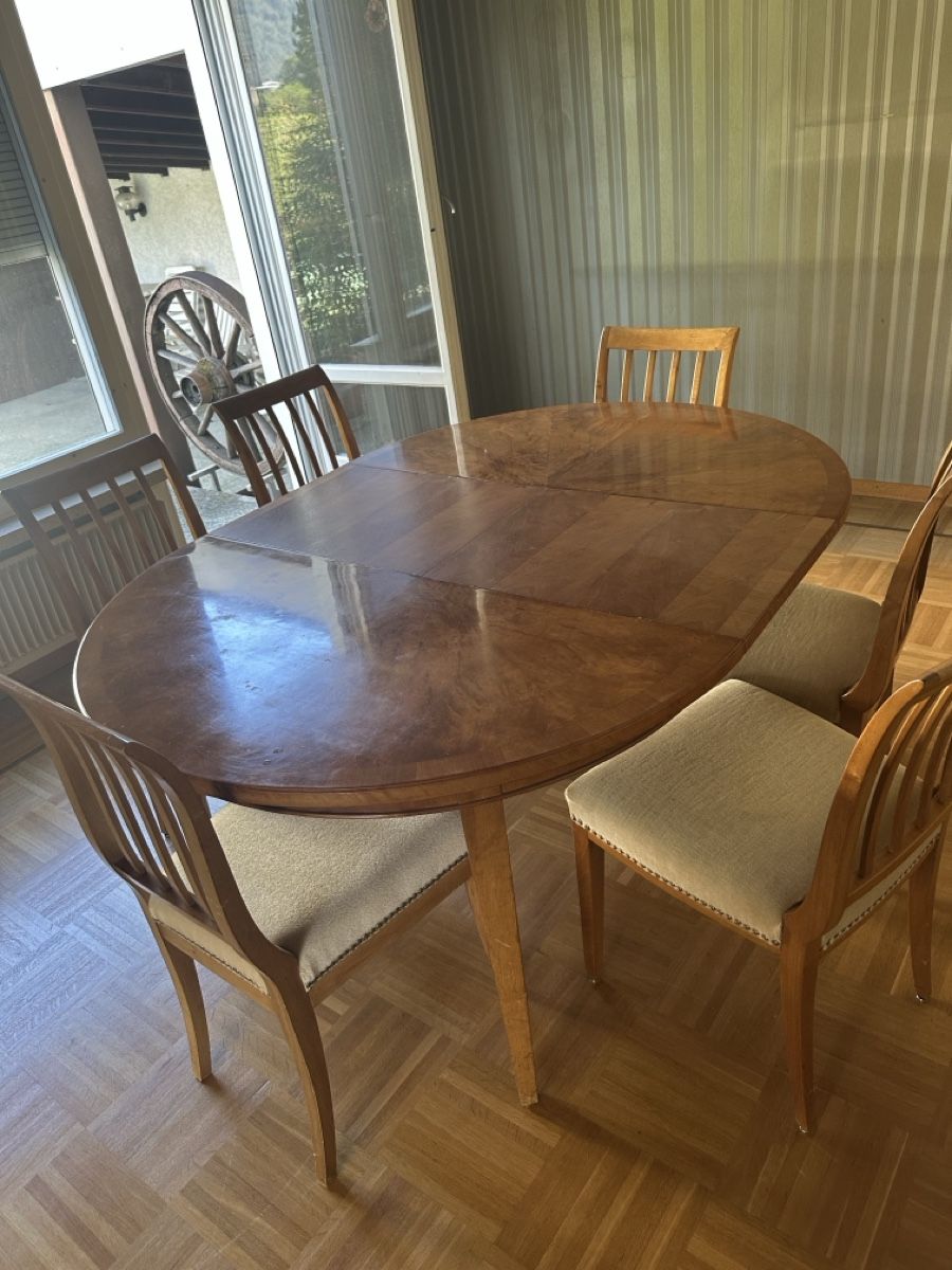Set di tavolo e panche: Dining Table with 4 Chairs Used – Usato da Altdorf UR venduto da Lisafabris