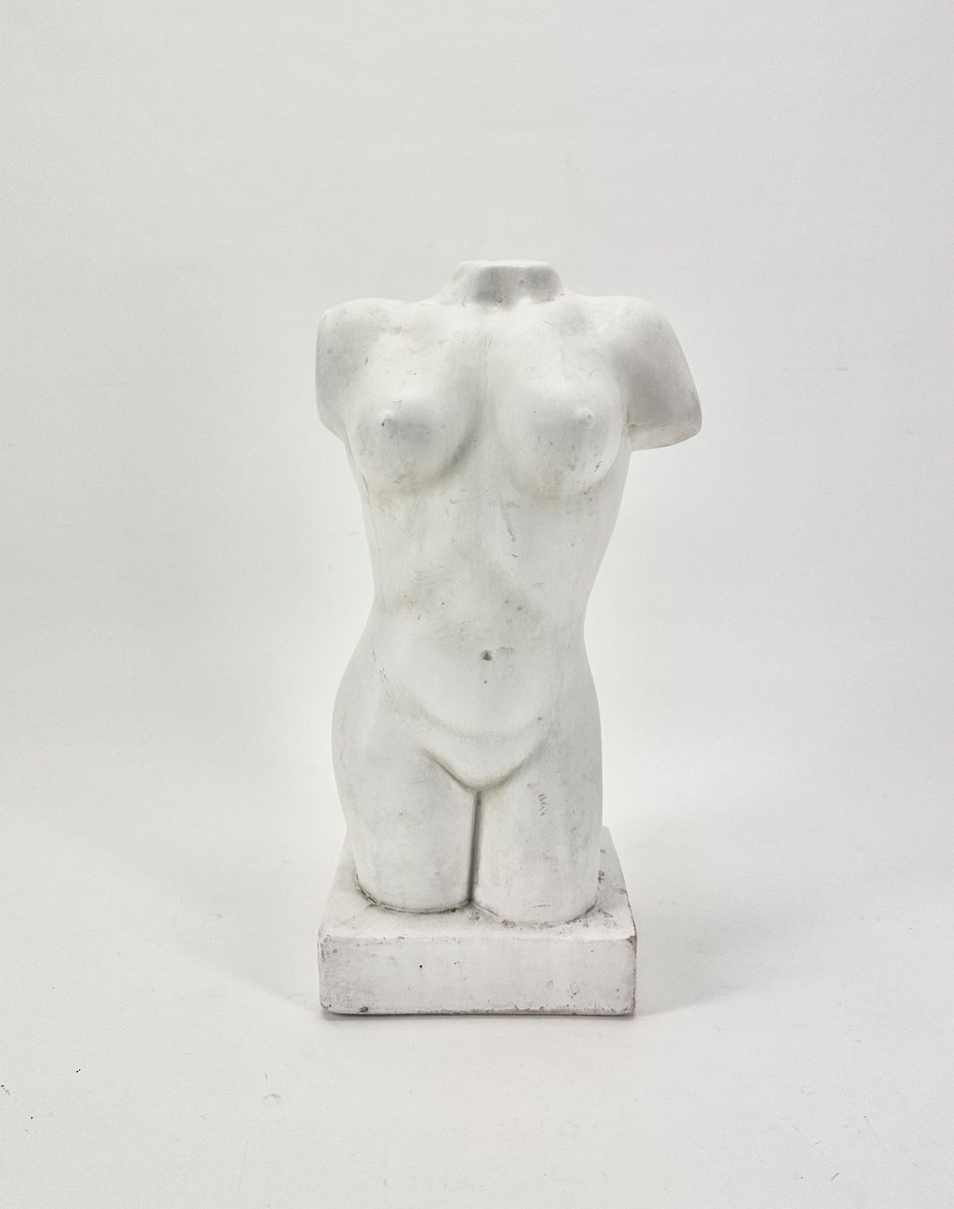 Skulpturen & Statuen: Weibliche Gips Skulptur, Halbfigur-Torso – Gebraucht aus Basel von LynnundPepe