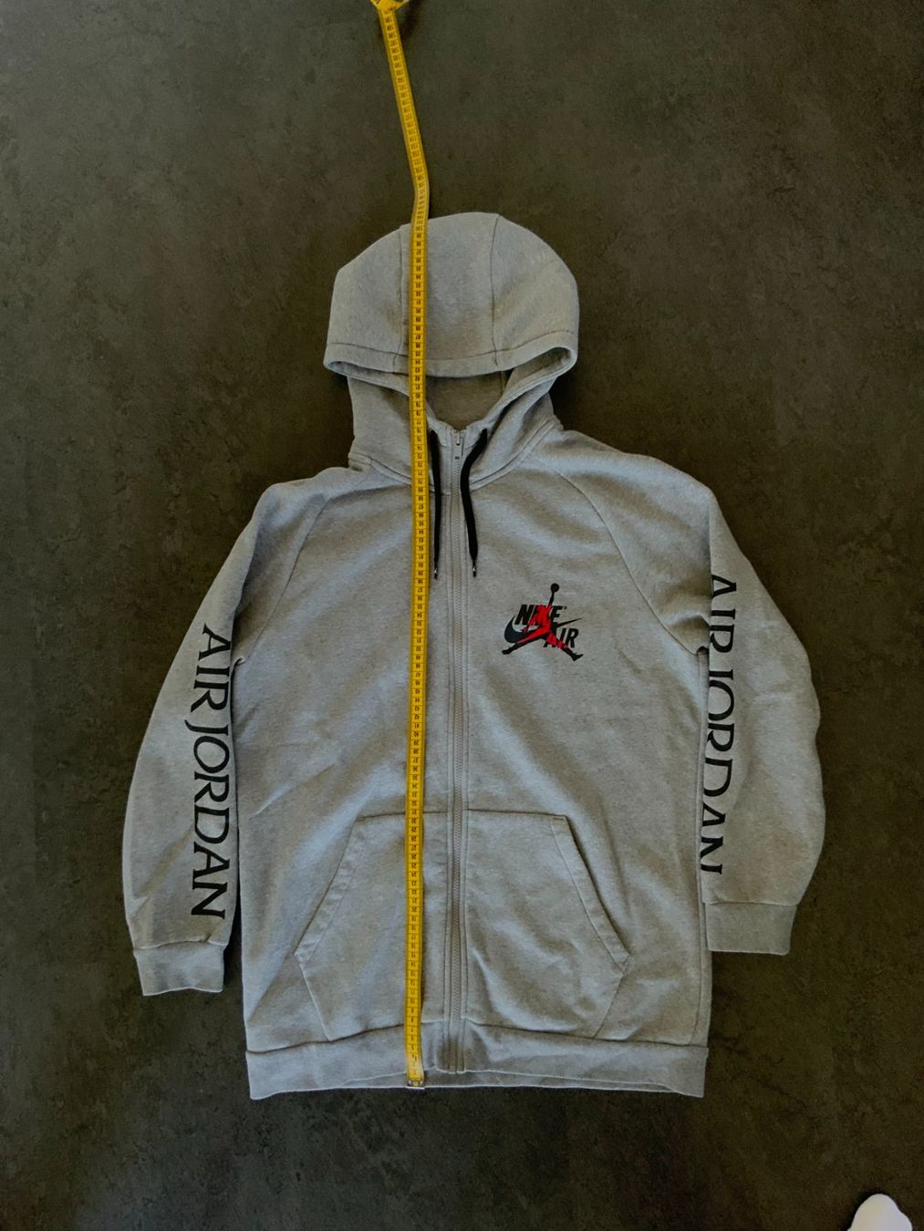Nike Maglioni & Felpe: Air Jordan Zip Hoodie Grau – Usato da Obfelden venduto da nob_mp2y 1