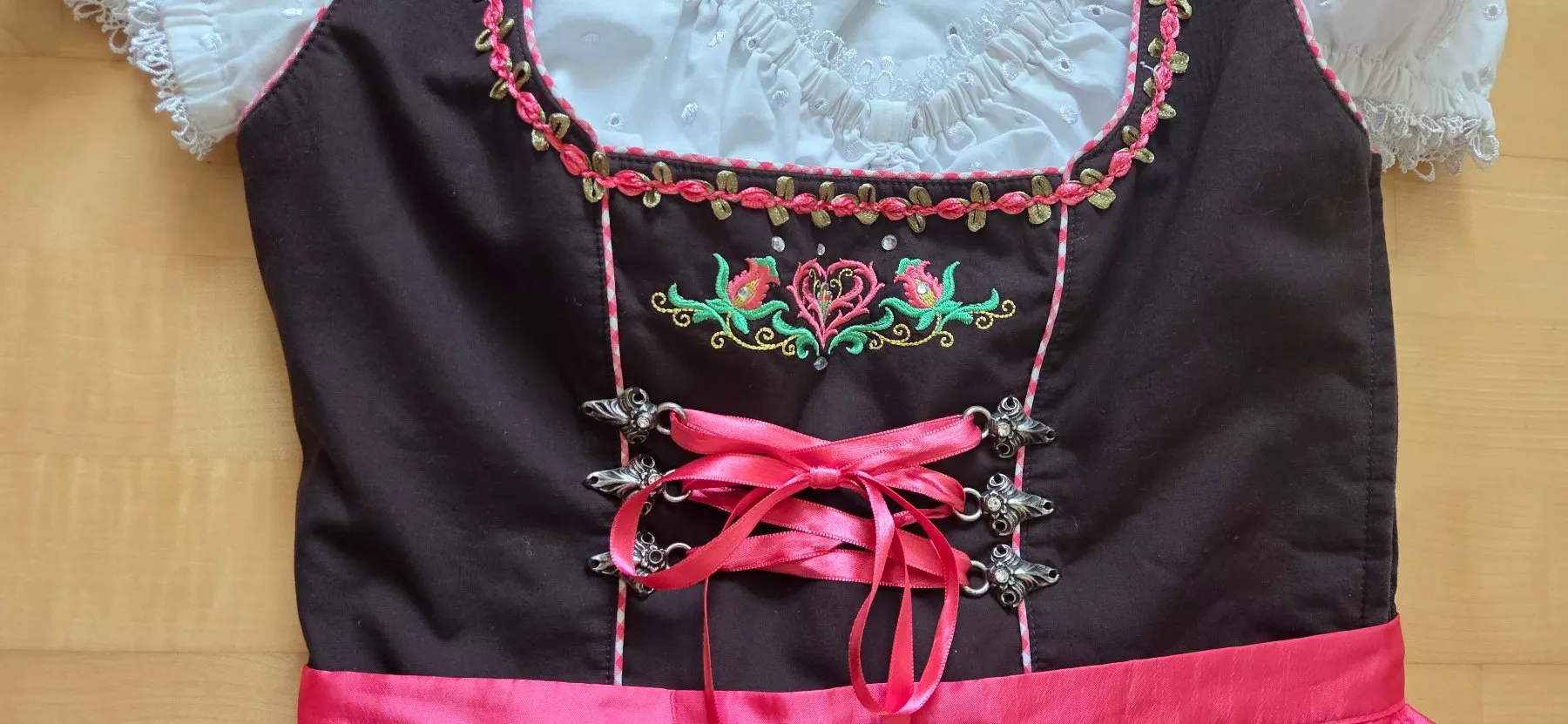 Vestiti: Dirndl 36/38 – Usato da Oberentfelden venduto da Petsan 2