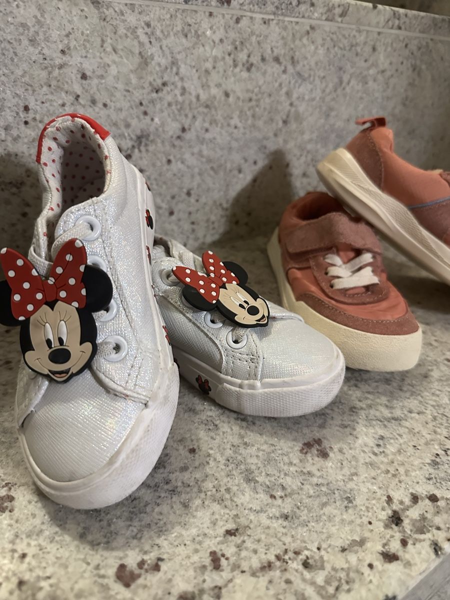 Scarpe per ragazze: Sneakers //24// – Usato da Böckten venduto da ZokaAugust 1