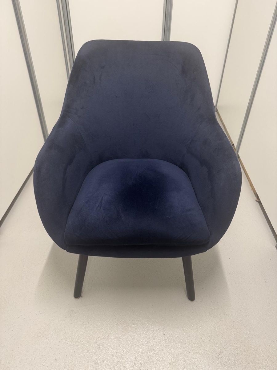 Poltrone: Sessel dunkelblau & Holzbeinen – Usato da Embrach venduto da Laura2386