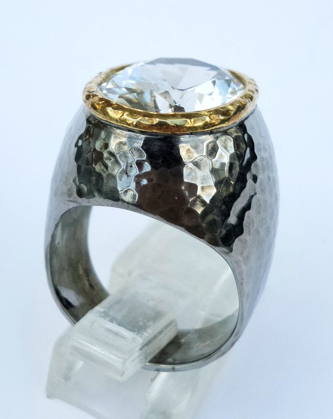 Anelli: Statement Ring, Silberlook mit grossem weissen Quarz ✨ – Nuovo e nell'imballaggio originale da Zürich venduto da adriben 1