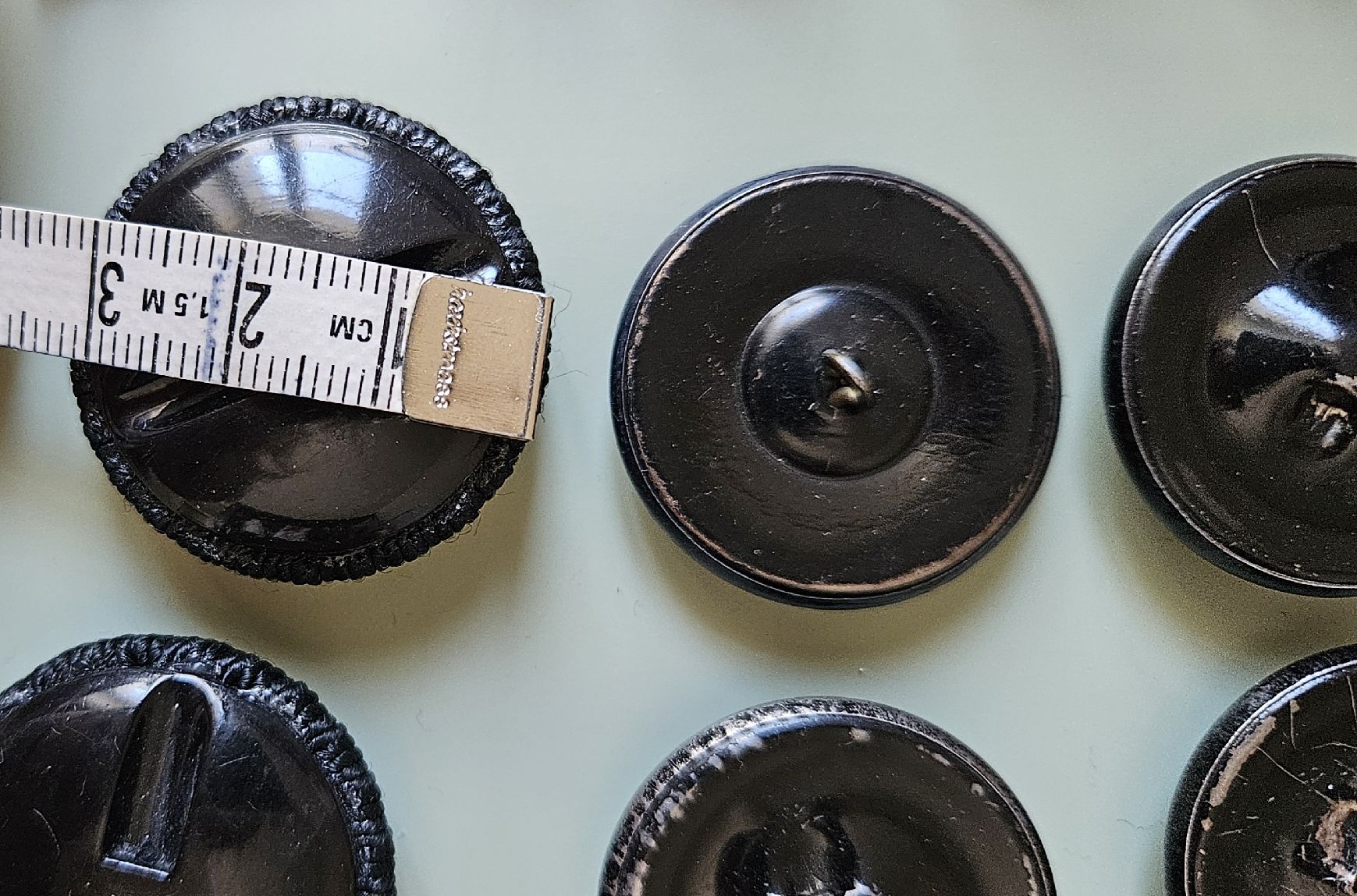 Bottoni: lot 16 boutons anciens – Usato da Carouge GE venduto da Lea000 5