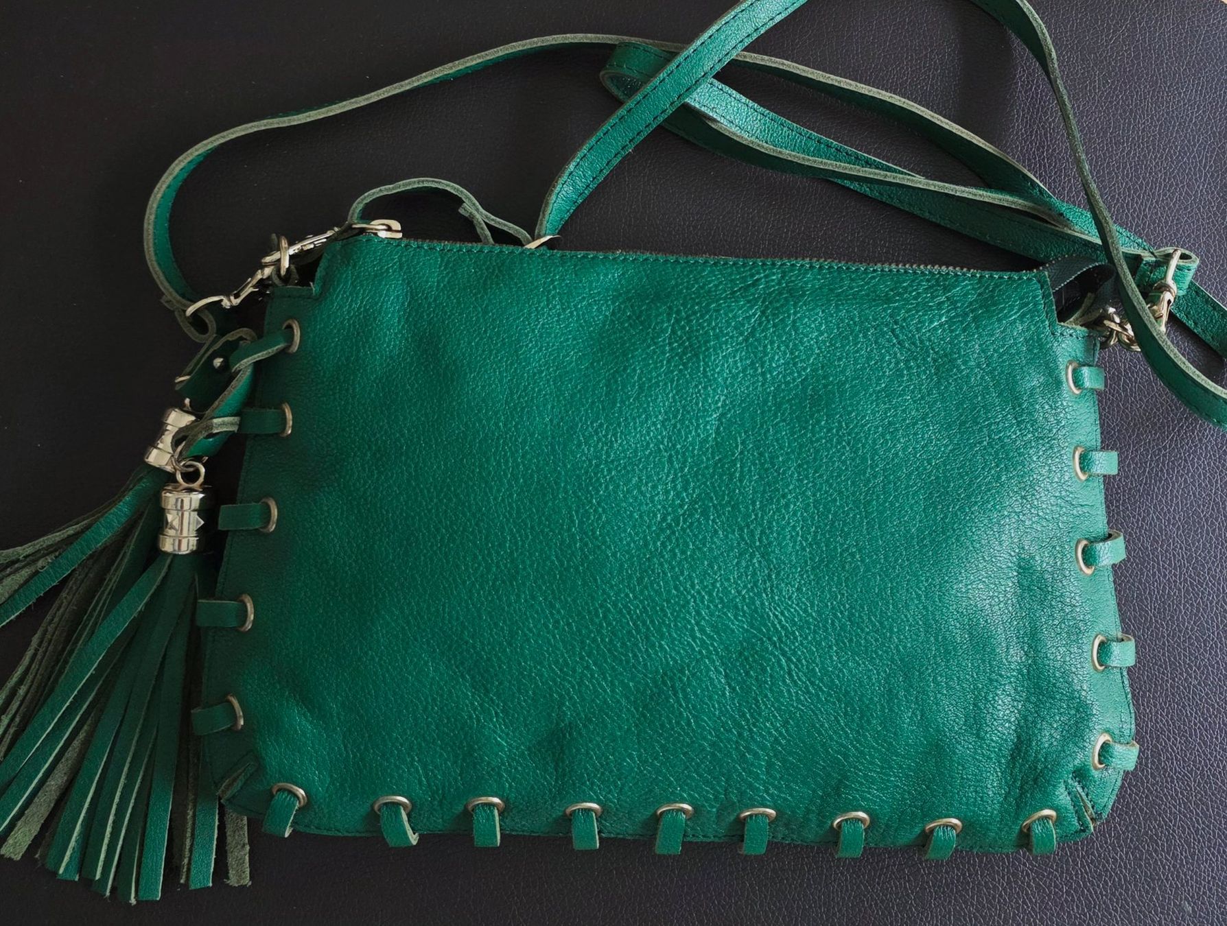 Taschen für Damen: Stylische  Echtleder Umhängetasche  - NEU – Neu und originalverpackt aus Uetikon am See von Kakao2 4