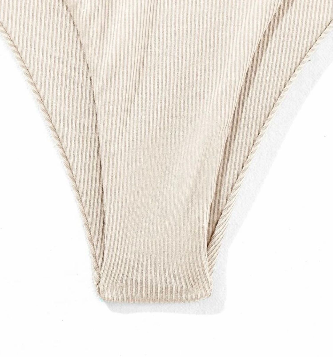 Costumi da bagno & Bikini: BANDEAU BIKINI BEIGE - GERIPPT - GRÖSSE L - NEU – Nuovo e nell'imballaggio originale da Buchs AG venduto da fischli610 3