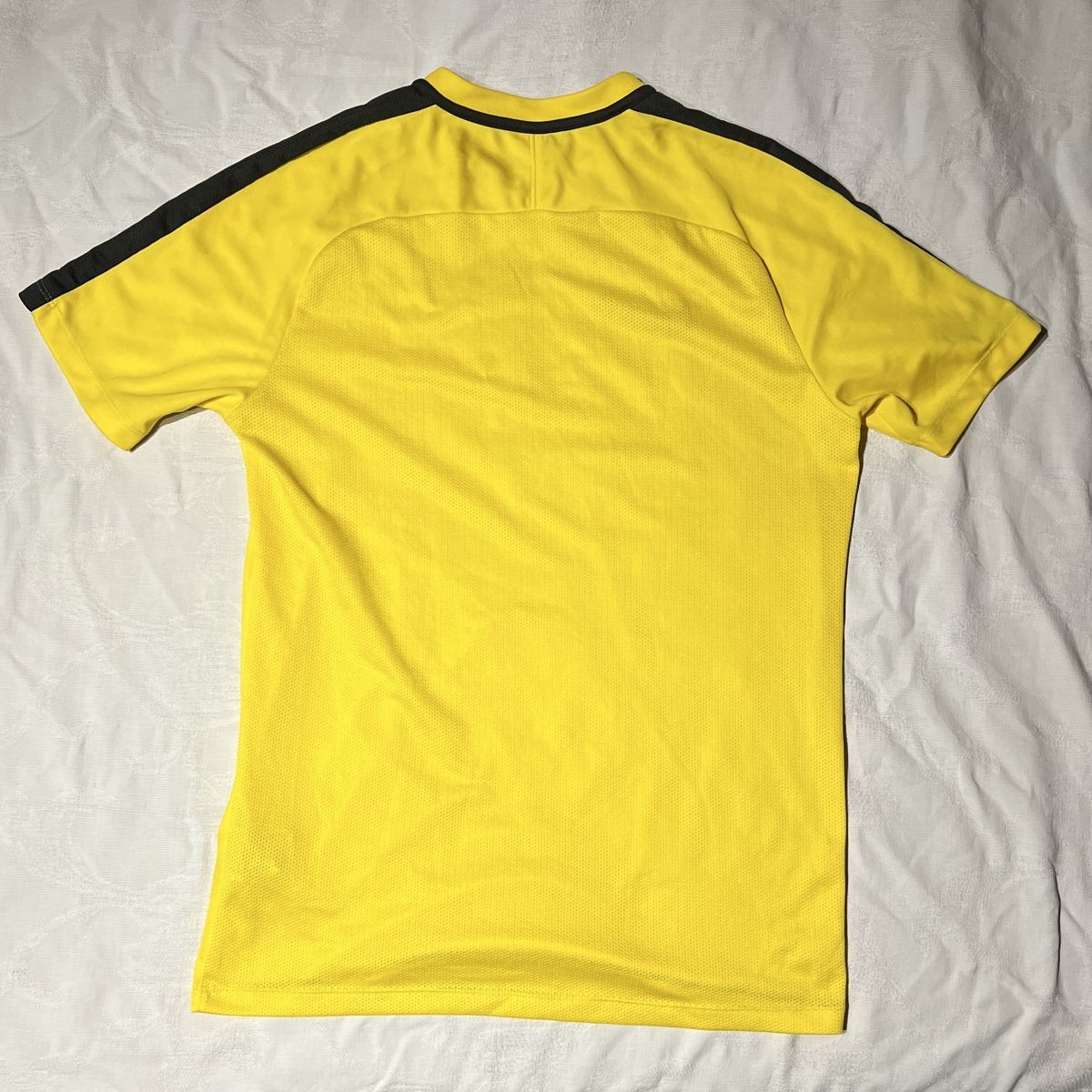 Nike Canottiere & Pantaloni: Nike Dri-FIT Yellow Training Jersey – Usato da Gempenach venduto da amdor 1