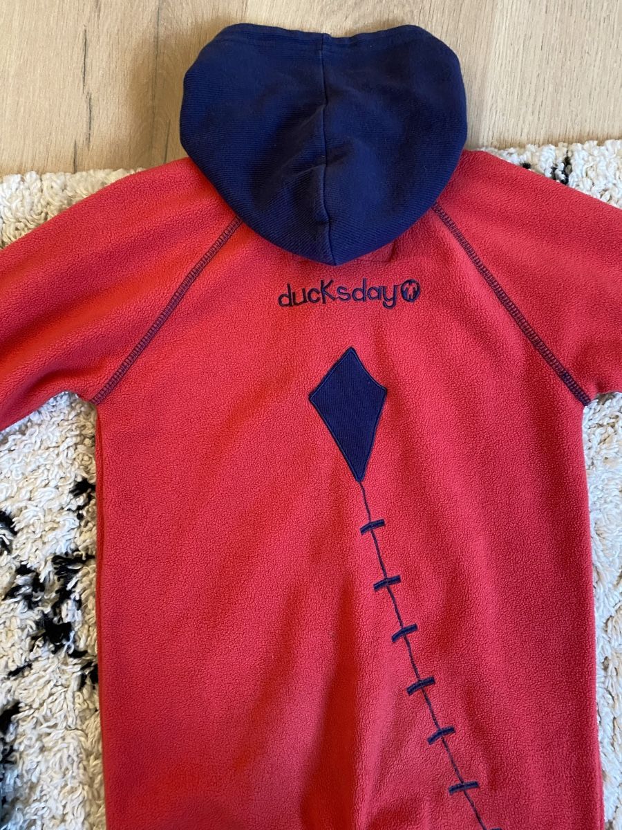 Completi: Ducksday Fleeceanzug Rot – Usato da Buchs ZH venduto da hipsternut 3