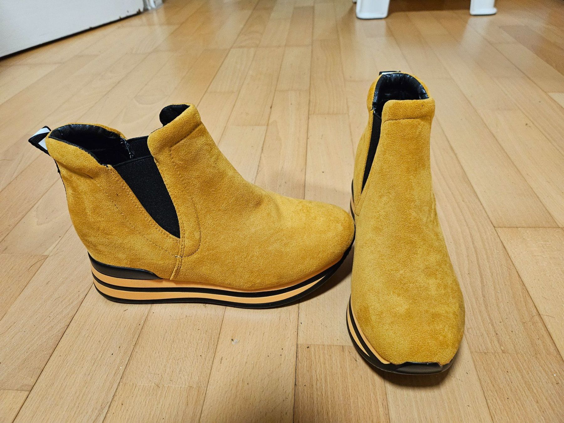 Scarpe da donna: Schlupfboots, Stiefelette, senfgelb, Gr. 38 – Nuovo (secondo la descrizione) da Zürich venduto da qua_7dpq 3