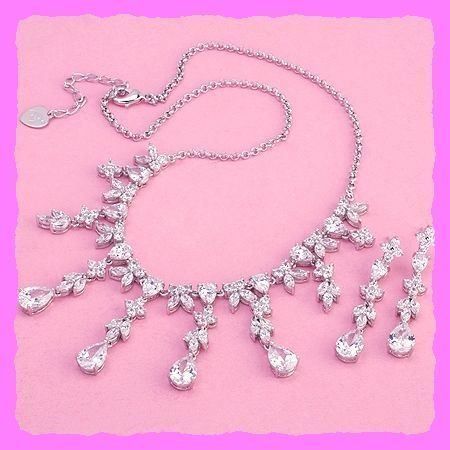 Ketten: Erlesene Halskette – Collier – Neu und originalverpackt aus Oberglatt ZH von Diamond-Girl 2