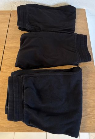 3 schwarze Hosen in Grösse 140