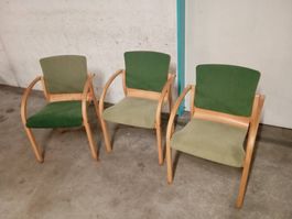 3 Stühle vom Hause Braun