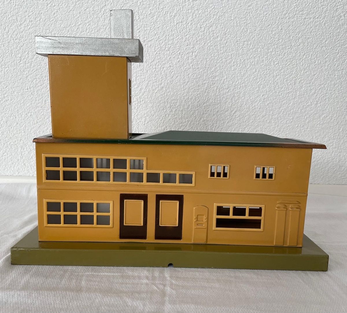 Märklin Modellini di ferrovie: Bahnhof von Märklin Eisenbahn Spur 0 – Usato da Buchs AG venduto da sasami01 1