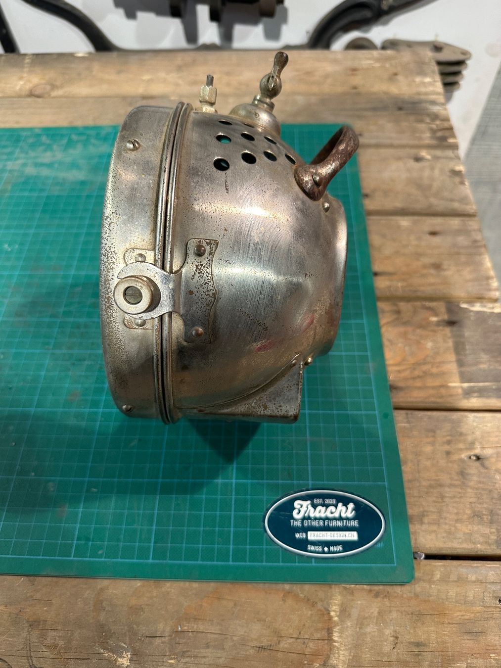 Scheinwerfer: Lucifer Karbidlampe für Oldtimer – Gebraucht aus Luzern von Fracht-Design 3