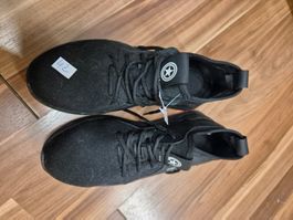 Schwarze Sportschuhe, Grösse 42 - Neuwertig! K21