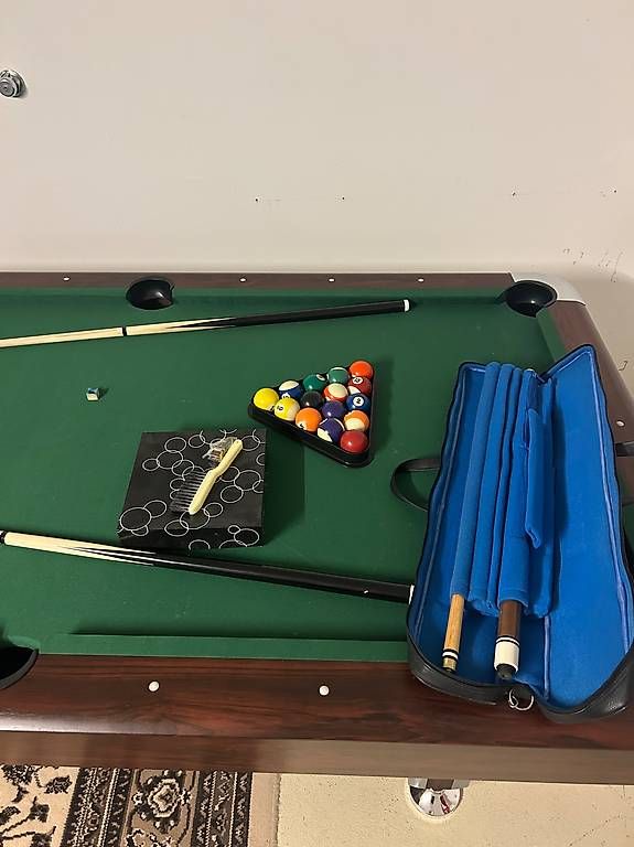 Billiardtische: table de billard à vendre avec équipement  – Gebraucht aus Préverenges von mur_z2ys 1