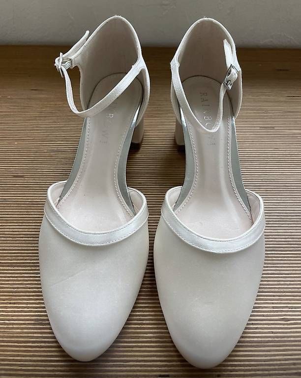 Scarpe da donna: Damenschuhe Neu EU 38 – Usato da Bergdietikon venduto da sbones 1