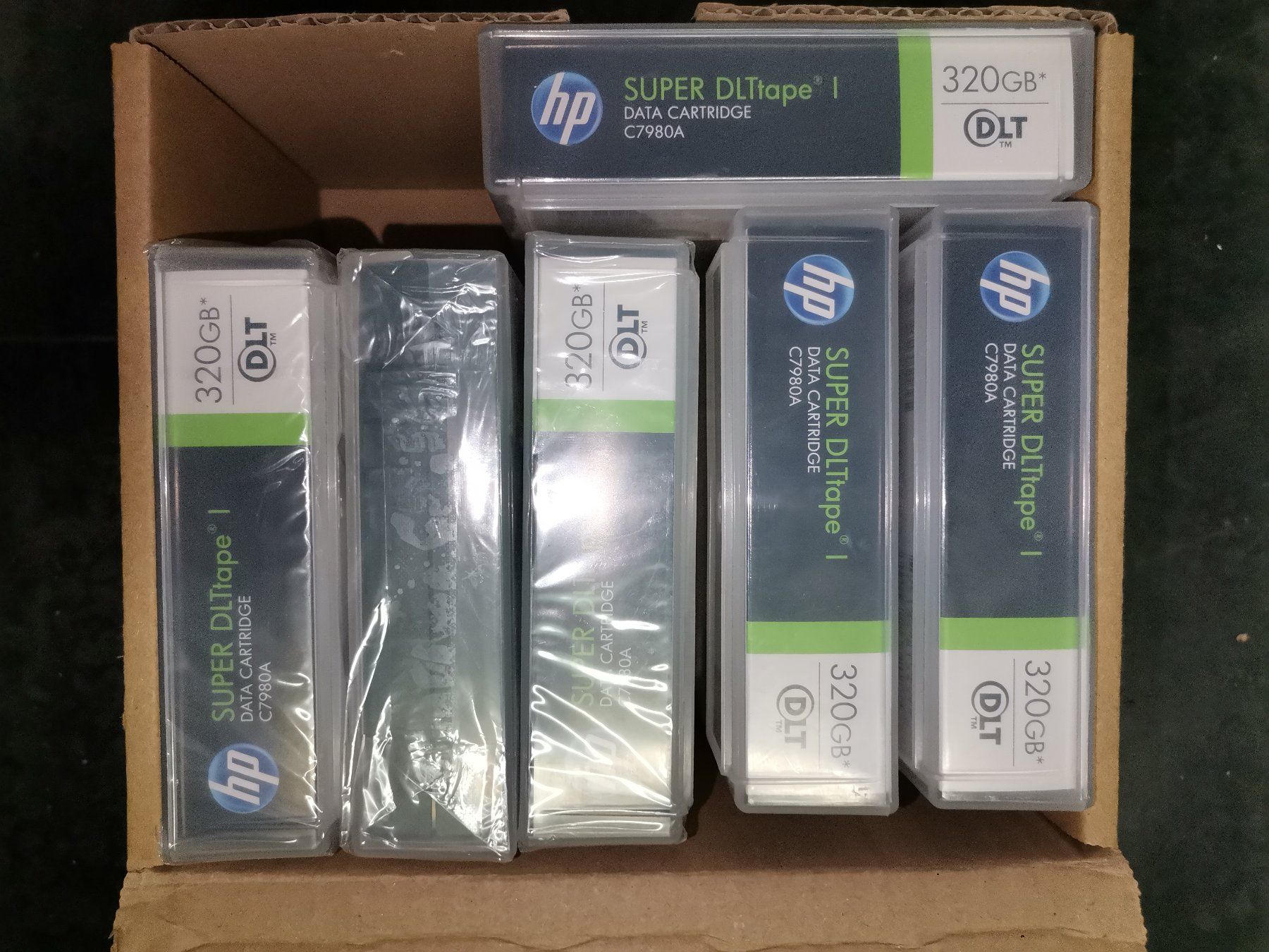 Hewlett Packard Dischi rigidi: HP SUPER DLTape I, 320GB, C7980A – Nuovo (secondo la descrizione) da Kleindöttingen venduto da Katze99 1