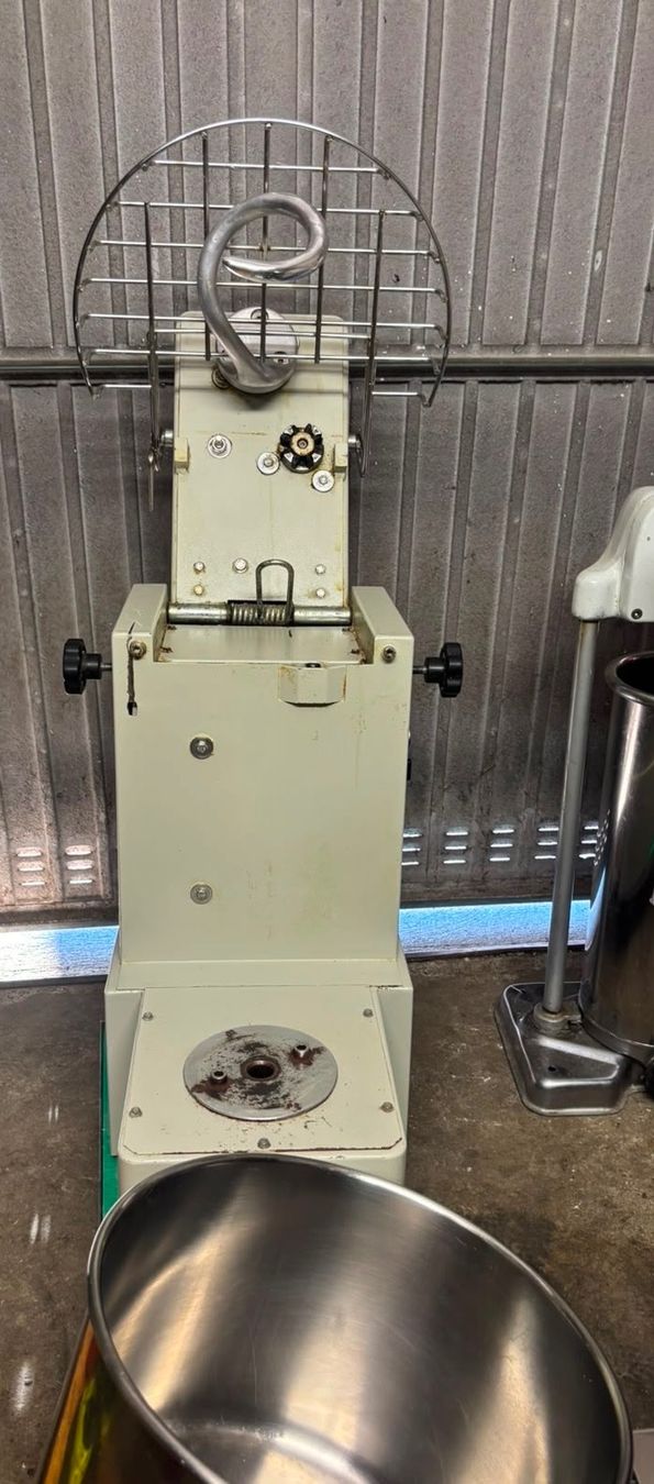 Appareils de cuisine: Teigknetmaschine – D'occasion à Spreitenbach par durmis04 2