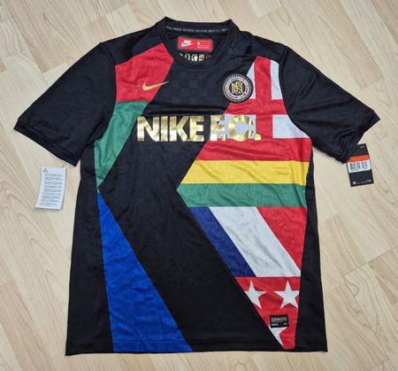 Nike 2018 Original Nike F.C. Shirt Grösse L NEU