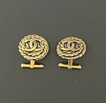 Chanel Boutons de manchette: Chanel vintage Manschettenknöpfe – D'occasion à Wettswil par PeterVoArosa