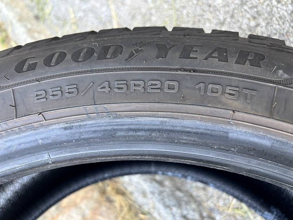 Pneus & Roues: 2 pneus hiver GoodYear 255 45 20 – D'occasion à Flanthey par rs4_78 3