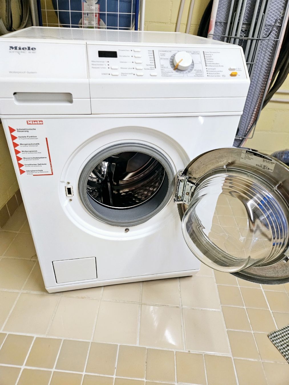 Miele Waschmaschinen: Waschmaschine Miele  – Gebraucht aus Bergdietikon von Chany