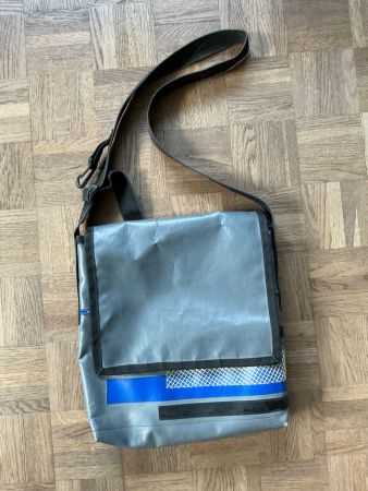 Coole Umhängetasche Kuriertasche Grau/Blau, robust
