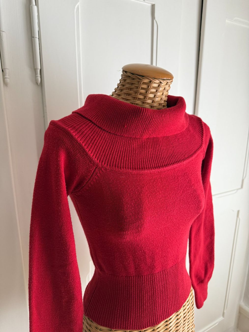 Bershka Pullover & Sweatshirts: BERSHKA - Feinstrick Pullover rot XS – Gebraucht aus Zürich von Diazaio 1