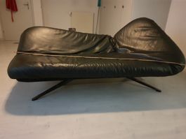 Designer Liege Leder Schwarz Gestell Metall X-Form