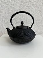 Japanische Teekanne Gusseisen mit Sieb und Rautenstruktur