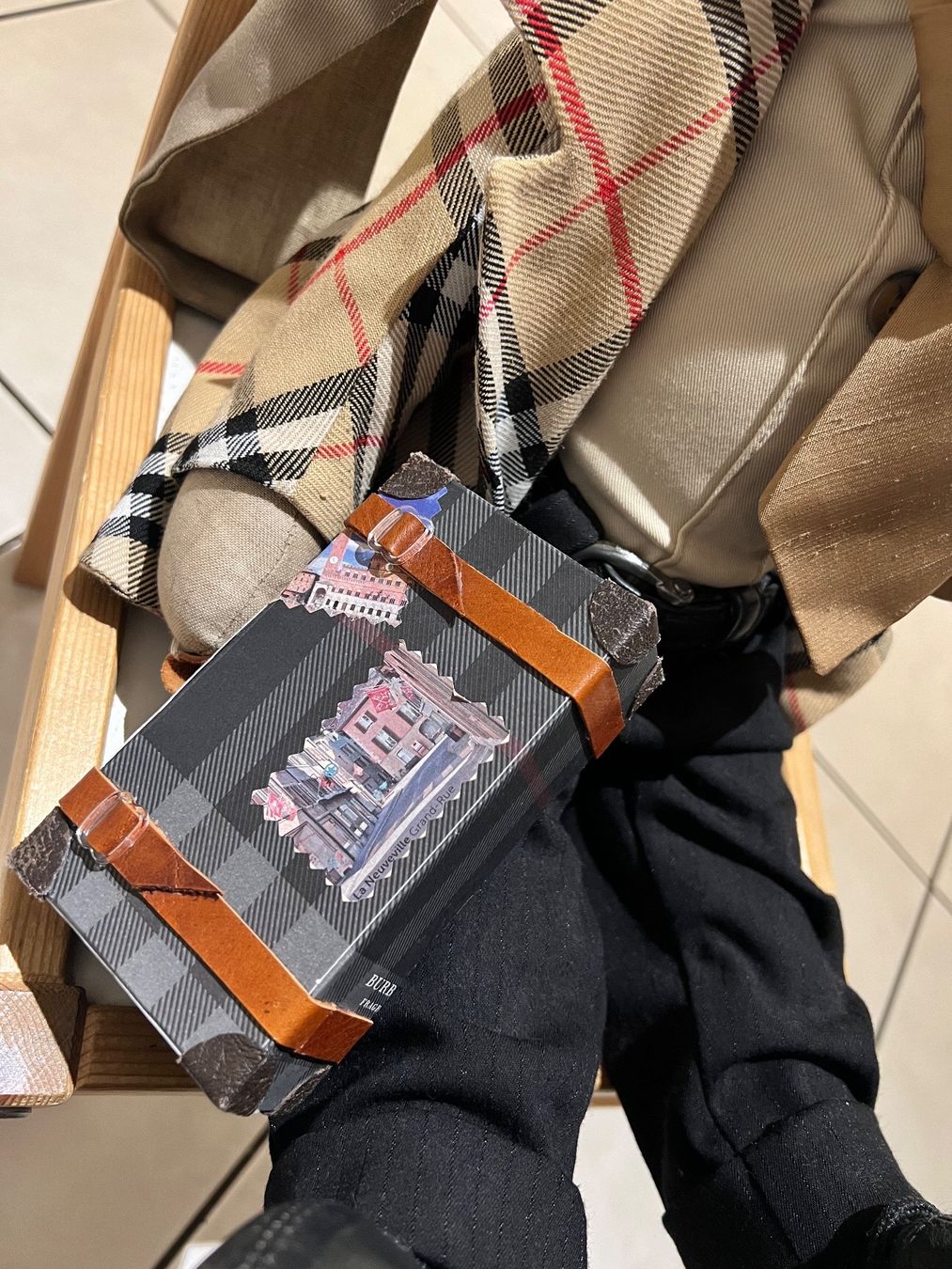 Tutte le decorazioni: Peluche burberry – Usato da Monthey venduto da Joseph-29 3