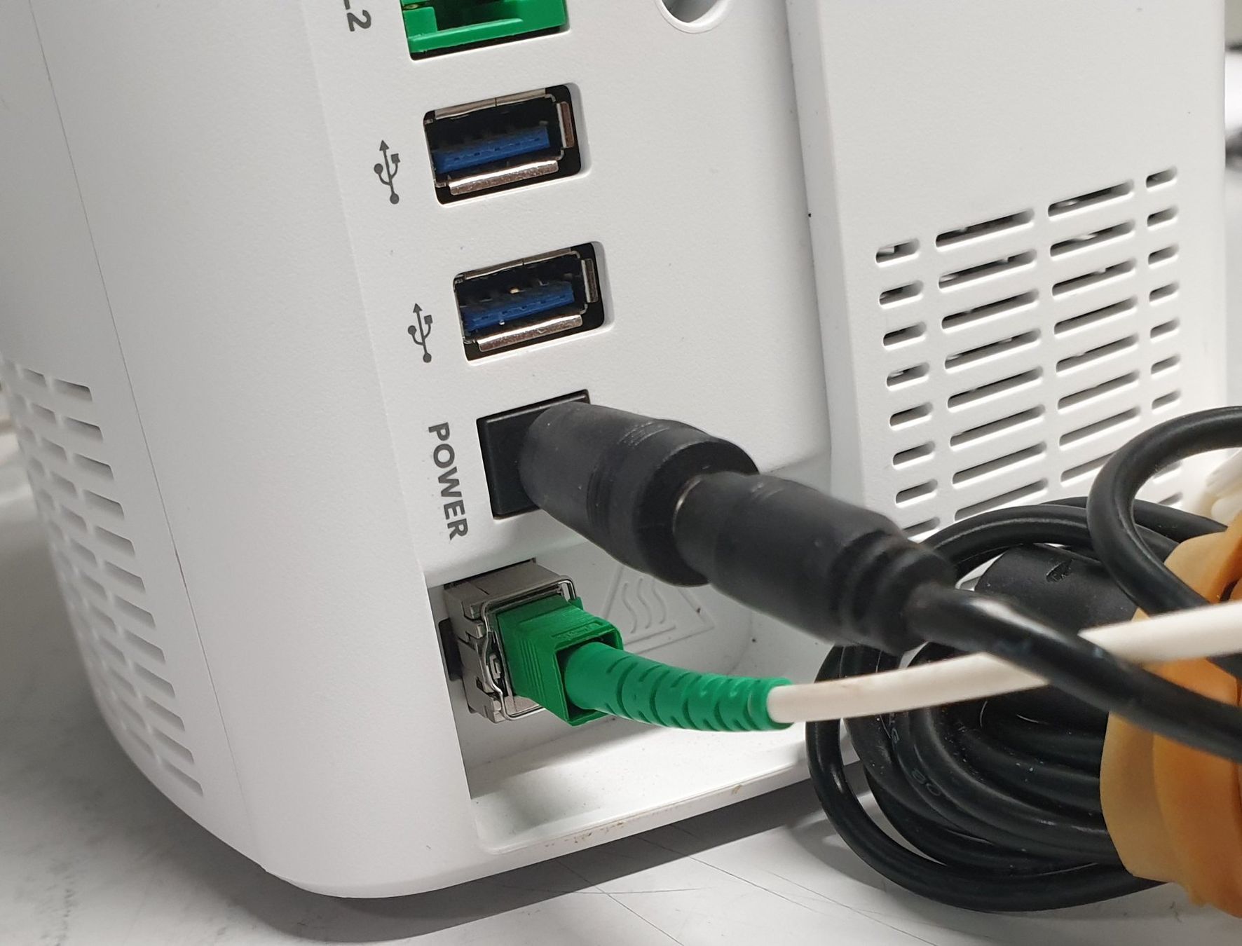 Sunrise Modem & Router: Sunrise Internet Modem mit Wireless und Fiber Anschluss – Usato da Horw venduto da Arta20000 3