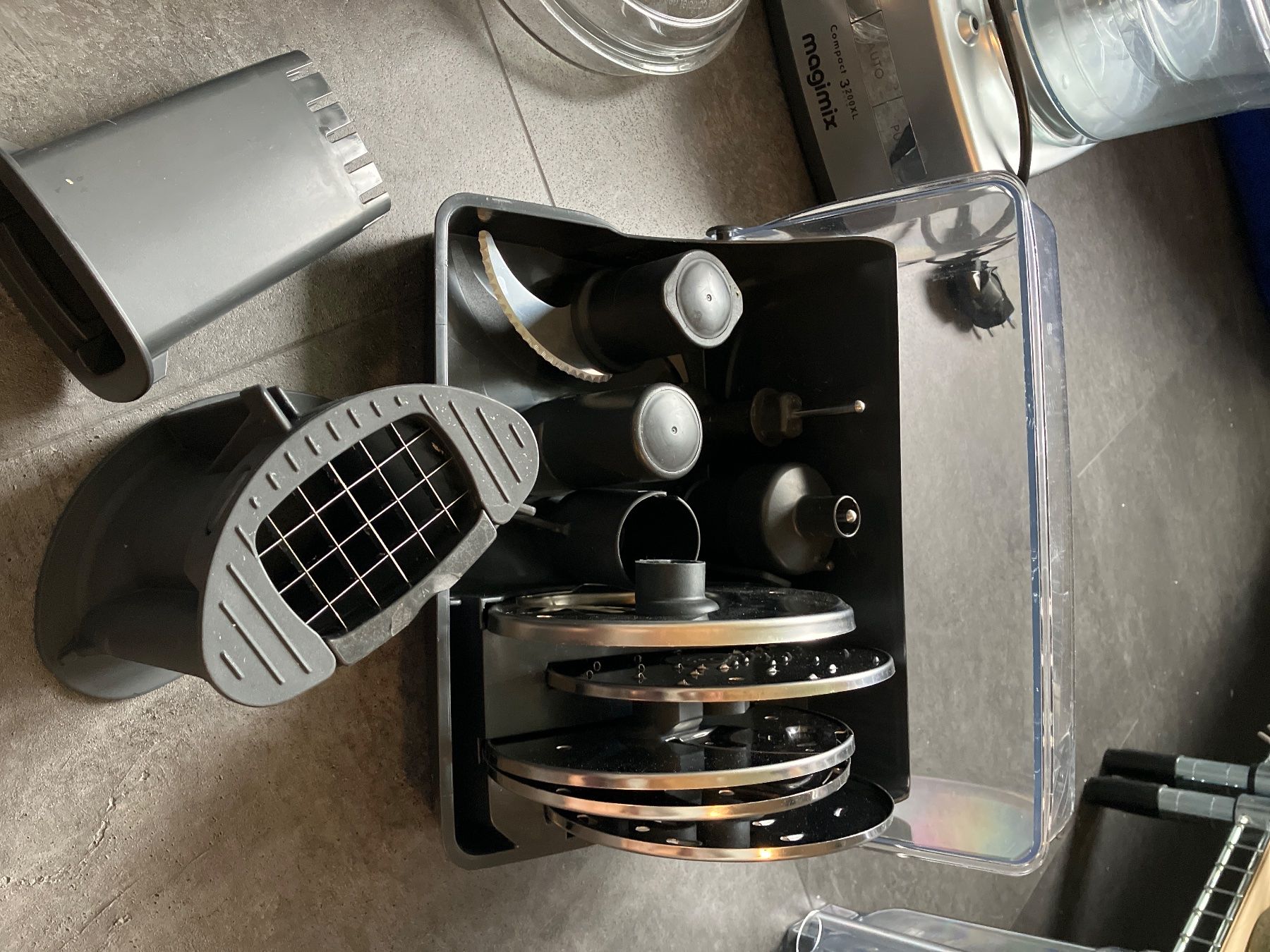Magimix Elettrodomestici da cucina: Magimix Compact 3200 XL – Usato da Zürich venduto da gabrieluza 2