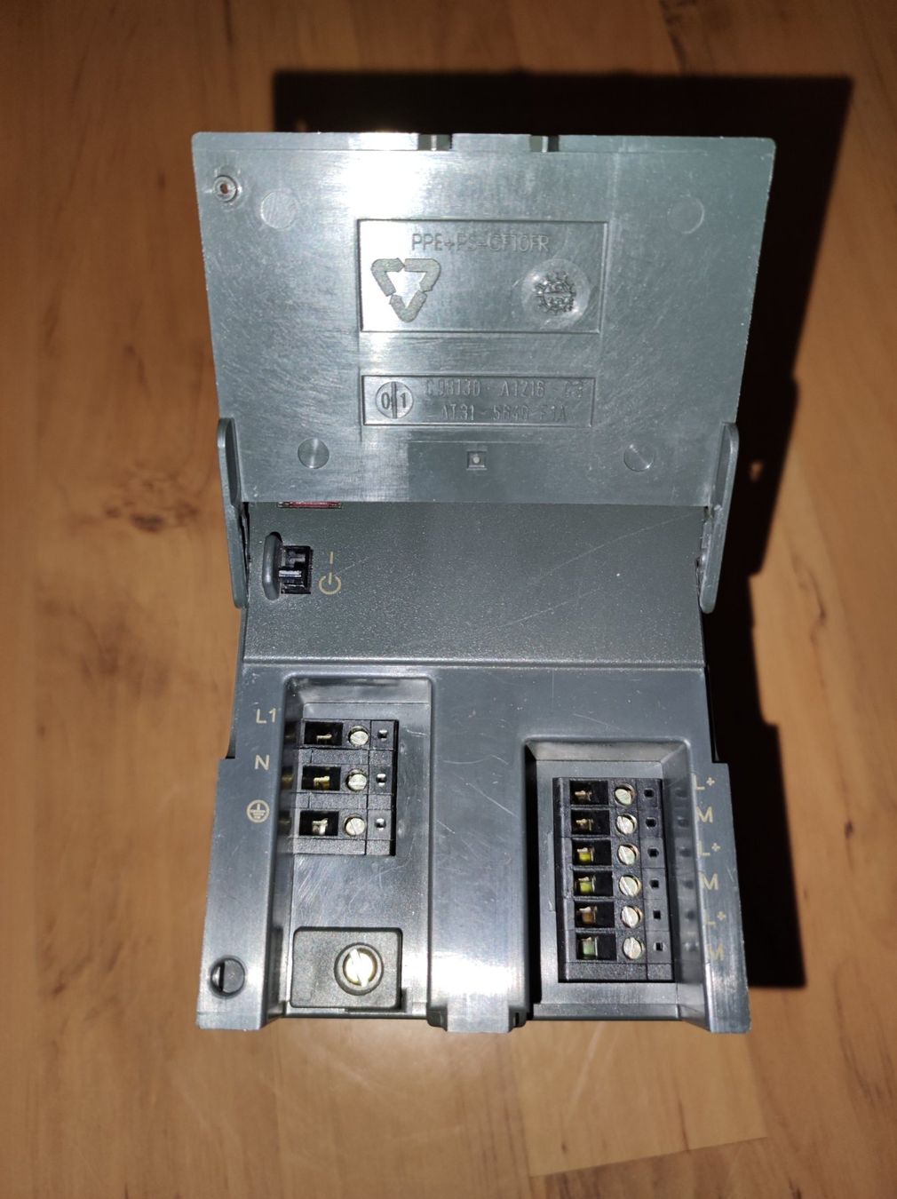 Siemens Componenti elettronici: Siemens SITOP power 5A 24VDC, Basic Line / 6EP1333-1SL11 – Usato da Ufhusen venduto da HKSC 1