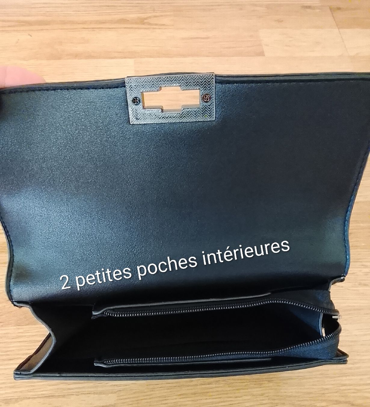 Taschen für Damen: Sac à main et bandoulière – Gebraucht aus Couvet von fat_kyl7 5