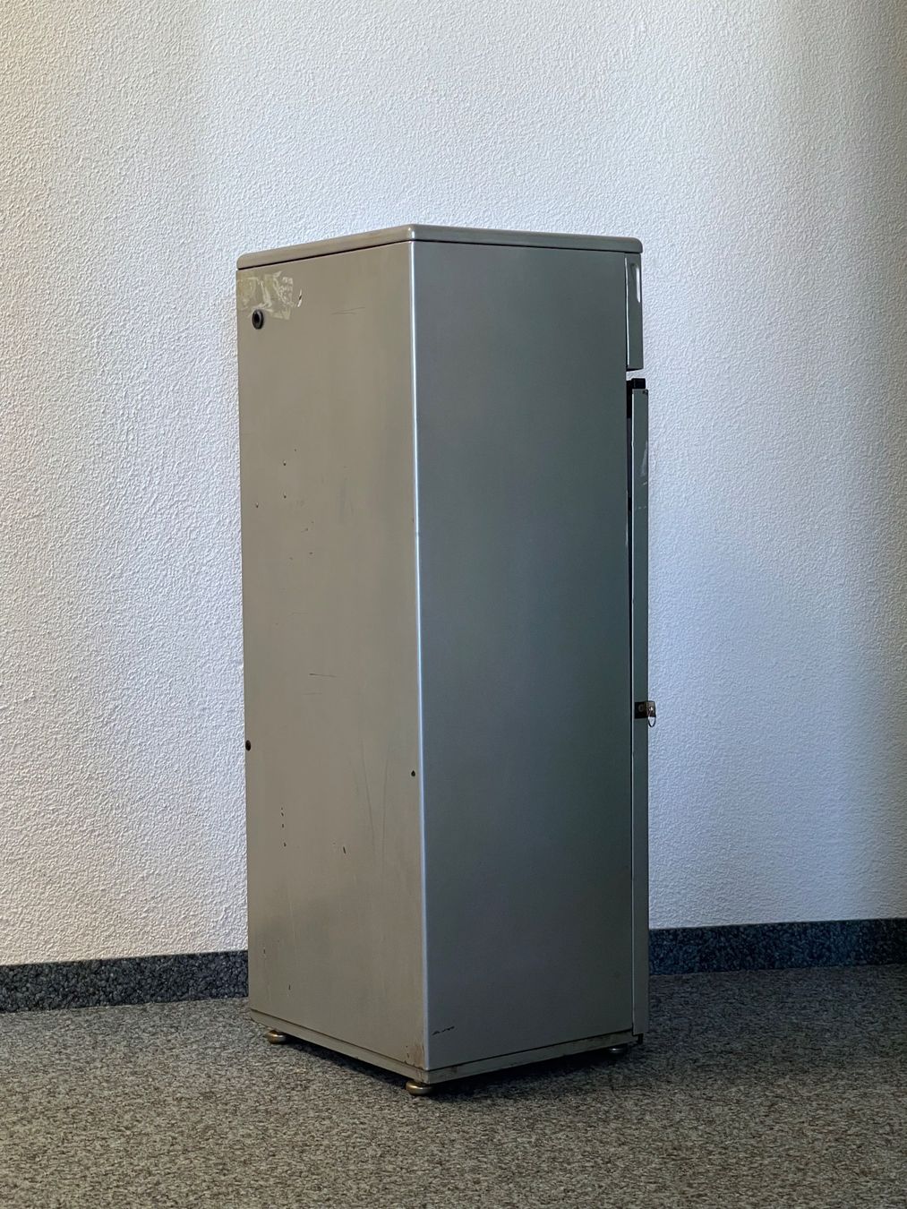 Armadi: Lavazza Standmöbel – Usato da Fehraltorf venduto da JLK-Jiri 2