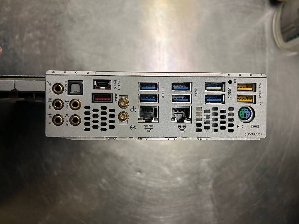 Gigabyte Schede madri: Gigabyte X399 Designare EX Mainboard TR4, ohne CPU – Usato da Zürich venduto da mozii 3