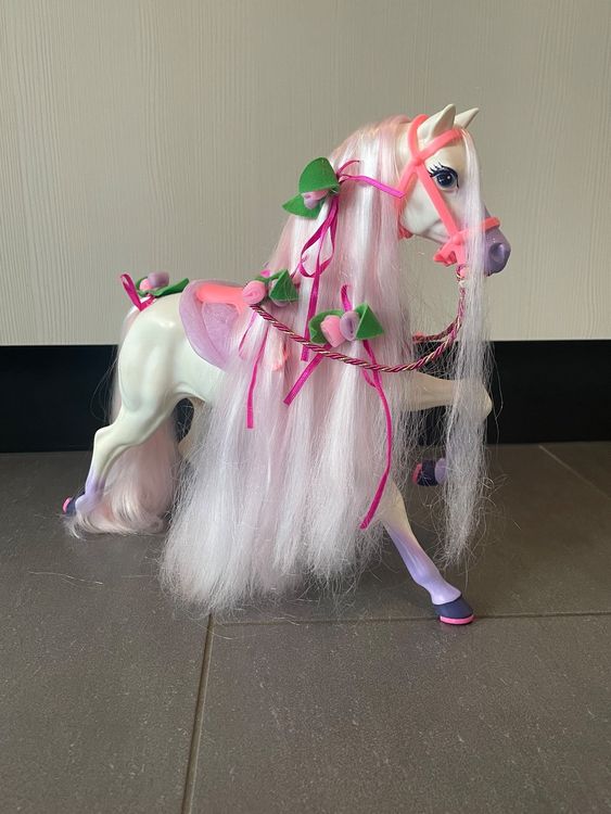 laufendes barbie pferd